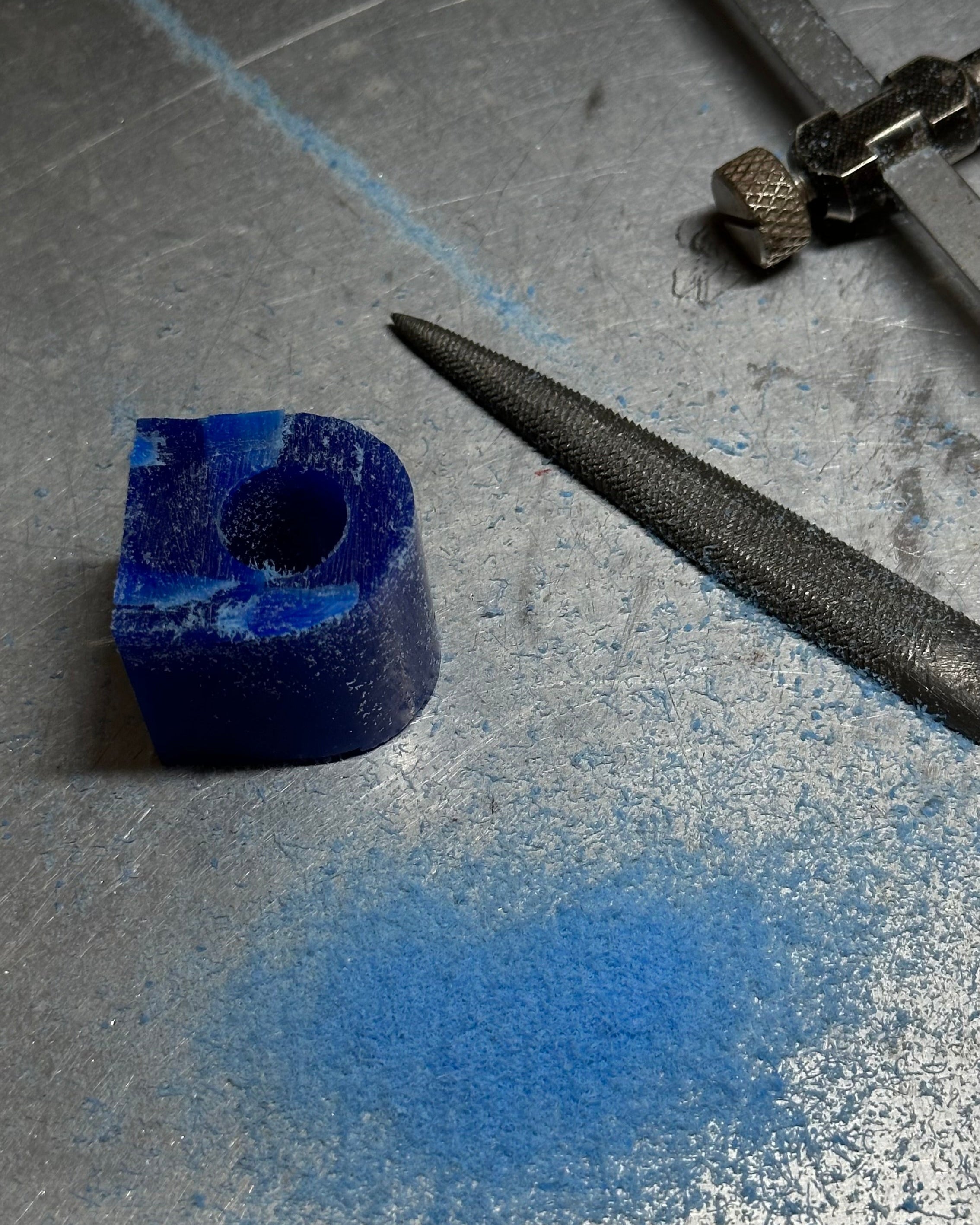 Wax Ring Forming Class with Metal and Dust