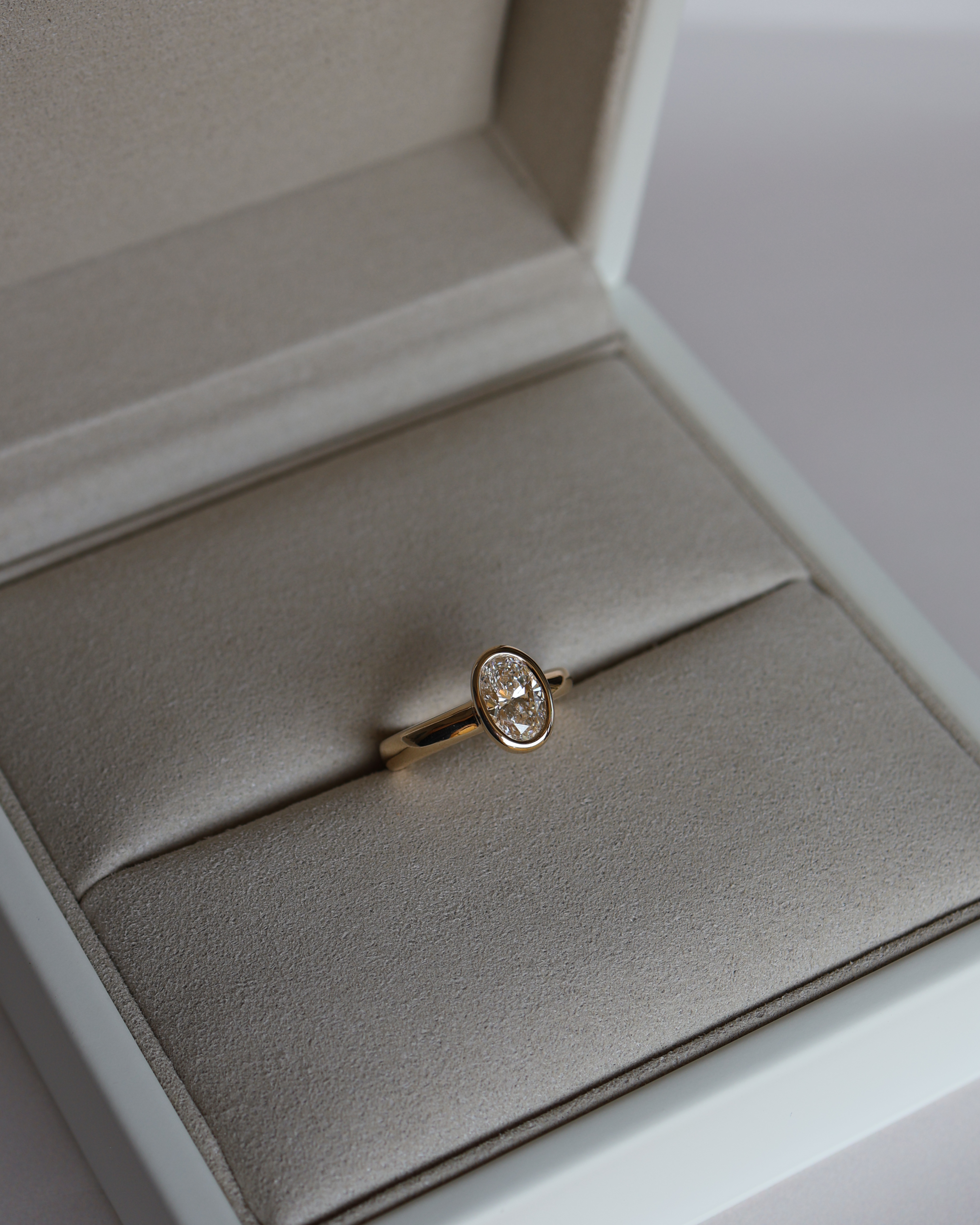 Oval Solitaire